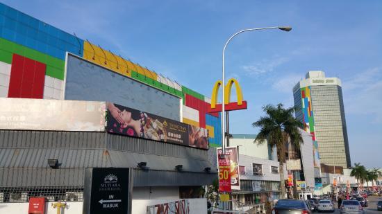 Holiday Plaza Mall